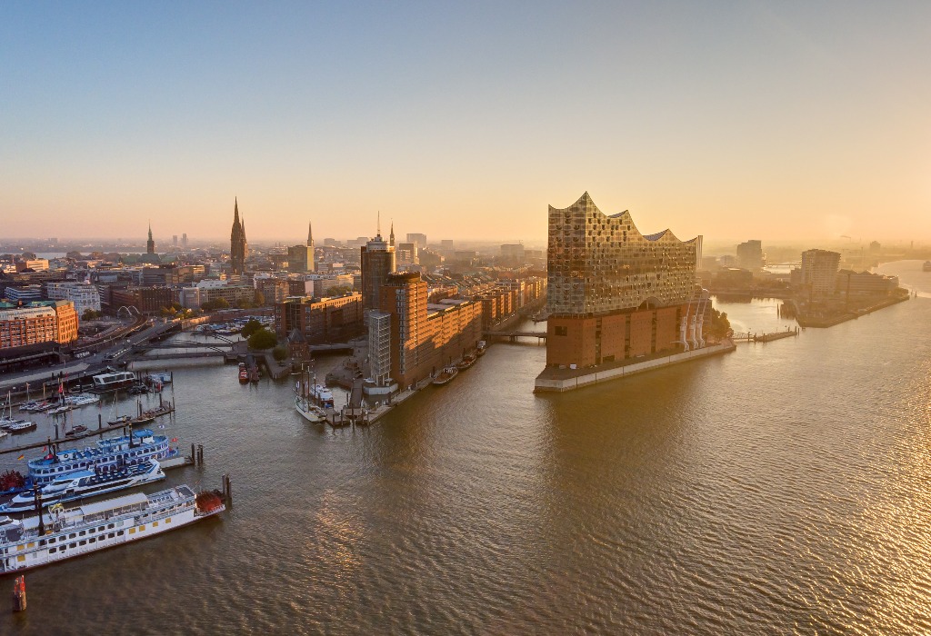 Hamburg bei Sonnenaufgang